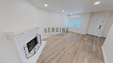 2370 S Willowbrook Ln in Anaheim, CA - Building Photo - Building Photo