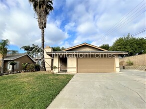 199 N Pennsylvania St in Lake Elsinore, CA - Foto de edificio - Building Photo