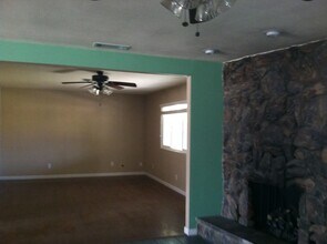 145 N Carl Dr in Visalia, CA - Building Photo - Building Photo