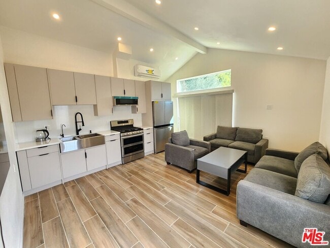 property at 3333 Thelma St