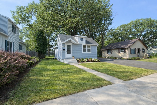 1000 13th Ave NE in Austin, MN - Foto de edificio - Building Photo