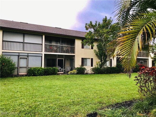 5695 Rattlesnake Hammock Rd in Naples, FL - Foto de edificio - Building Photo