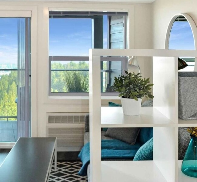 725 Academy Way in Kelowna, BC - Building Photo - Building Photo