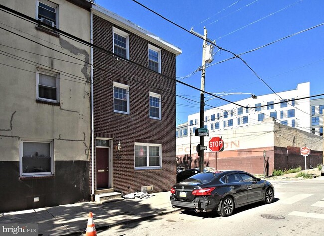 property at 1554 N Lawrence St