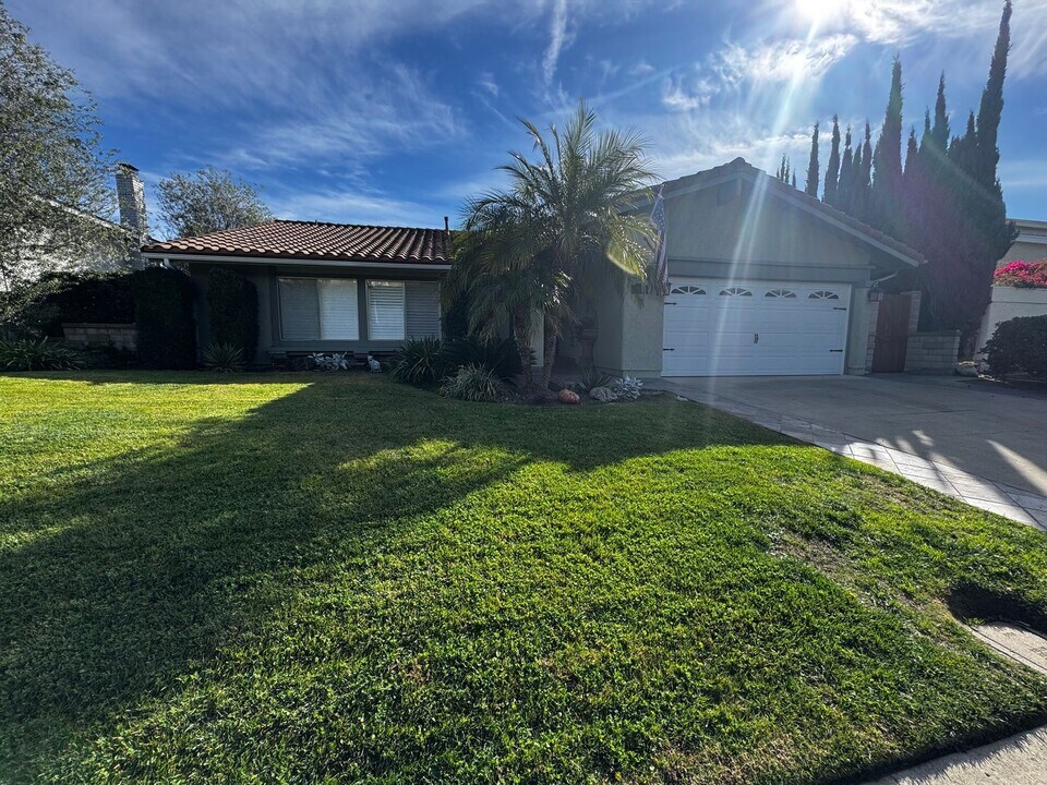 23756 Via Porton in Mission Viejo, CA - Building Photo