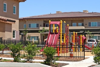 Legacy Commons in Fresno, CA - Foto de edificio - Building Photo