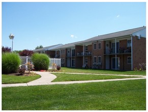 Orangewood Apartments in Levittown, PA - Foto de edificio - Building Photo