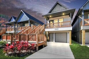 442 6th St in Dickinson, TX - Building Photo