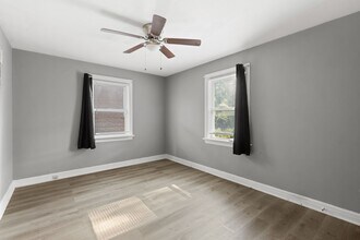 10050 Diamond Dr in St. Louis, MO - Building Photo - Building Photo