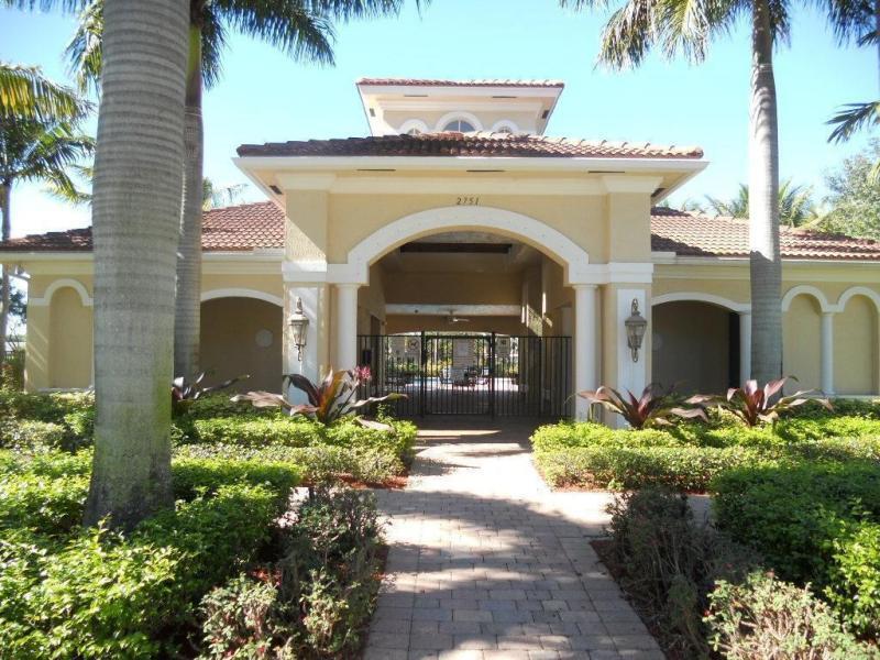 3072 N Evergreen Cir in Boynton Beach, FL - Foto de edificio