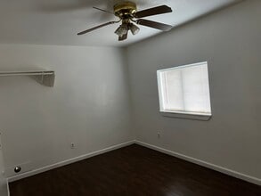 4817 12th Unit A St in Bacliff, TX - Building Photo - Building Photo