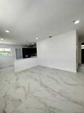 1443 NW 34th St in Miami, FL - Building Photo - Building Photo
