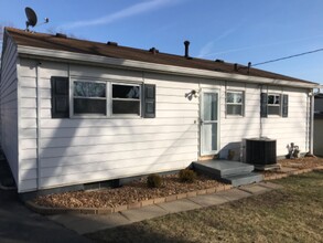 3328 Welshire Dr in Bettendorf, IA - Foto de edificio - Building Photo