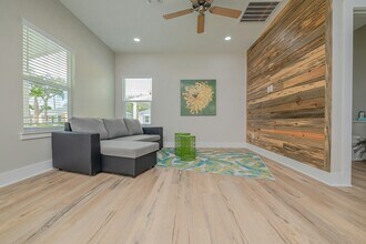 109 Mirage Ln in Rockport, TX - Building Photo - Building Photo