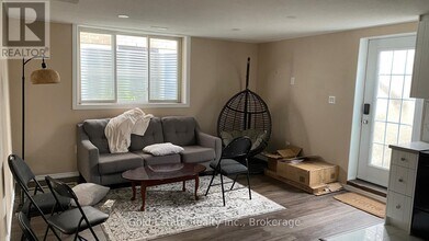 207 Otterbein Rd in Kitchener, ON - Building Photo - Building Photo