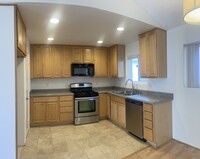 17071 Sims Ln, Unit 102 in Huntington Beach, CA - Building Photo - Building Photo