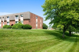 Carriage Hill Apartments in Hamilton, OH - Building Photo - Building Photo