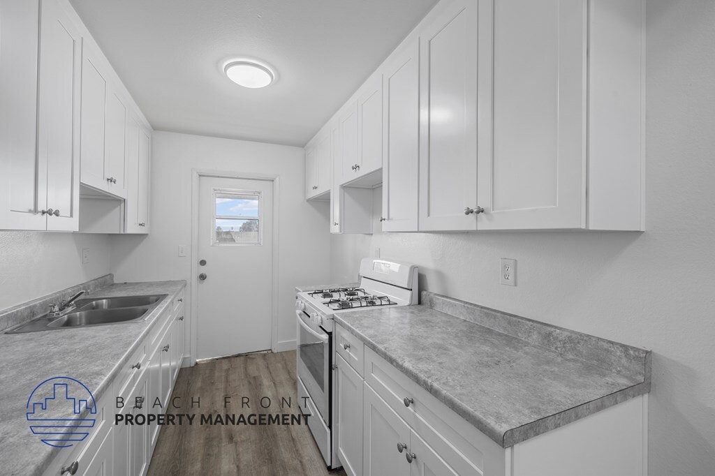 1375 Temple Ave. in Long Beach, CA - Building Photo