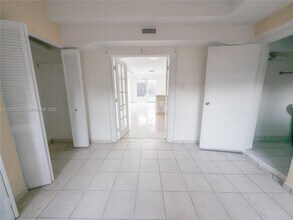 2575 SW 59th Ave-Unit -1 in Miami, FL - Building Photo - Building Photo