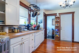 8 Niles St in Boston, MA - Building Photo