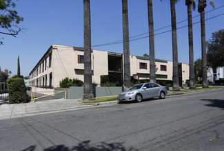 Garfield Palms in Pasadena, CA - Building Photo - Building Photo