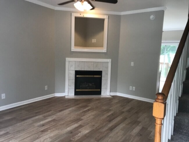 243 W Smith St in Gallatin, TN - Foto de edificio - Building Photo