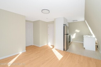 413 Cary Ave in Staten Island, NY - Building Photo - Building Photo