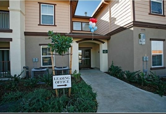 Olympic Village Apartments in Clearlake, CA - Foto de edificio