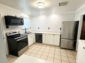 2006 Bedford Dr in Midland, TX - Building Photo - Building Photo