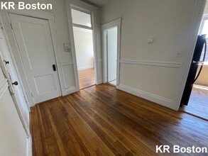 1384 Commonwealth Ave in Boston, MA - Building Photo - Building Photo