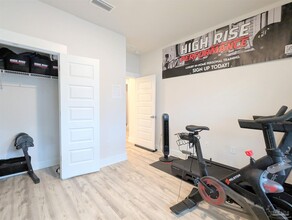 209 Camellia Dr in Gonzalez, FL - Building Photo - Building Photo
