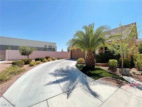 10965 Pinion Woods Ct in Henderson, NV - Building Photo - Building Photo