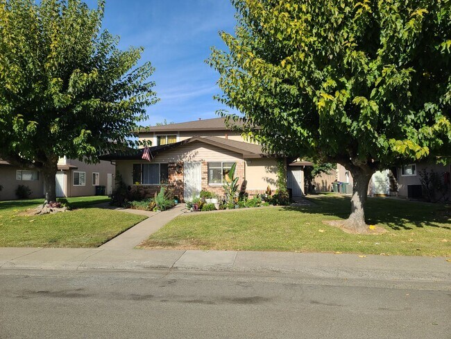 9013 Montoya St in Sacramento, CA - Building Photo - Building Photo