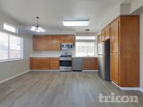 301 Zachary Dr in Vacaville, CA - Building Photo - Building Photo