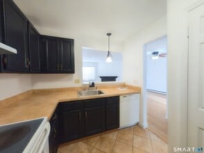 8 Rose Ln in Danbury, CT - Building Photo - Building Photo