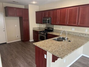 31865 Red Pine Way in Temecula, CA - Building Photo - Building Photo