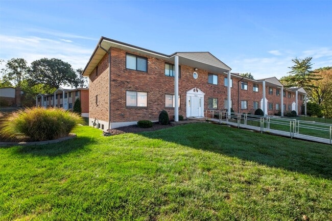 7904 Camelot Ln in St. Louis, MO - Building Photo - Building Photo