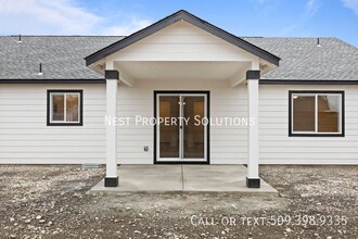 919 W Pine Dr in Moses Lake, WA - Foto de edificio - Building Photo