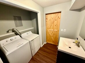 206 SE Greystone Dr in Lee's Summit, MO - Foto de edificio - Building Photo