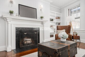 112 Pinckney St, Unit 12R in Boston, MA - Building Photo - Building Photo