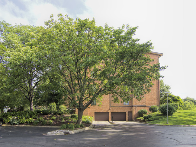 Farmingdale Terrace in Darien, IL - Foto de edificio - Building Photo