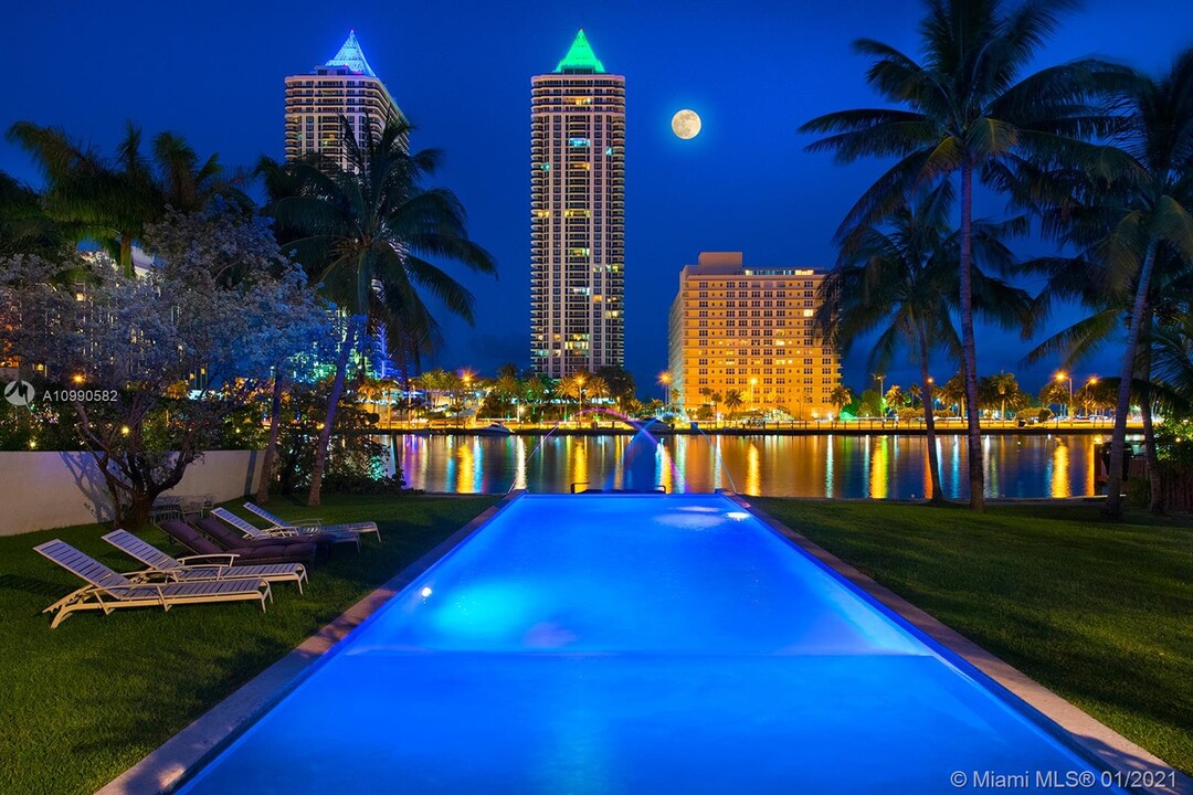 4745 Pine Tree Dr in Miami Beach, FL - Building Photo