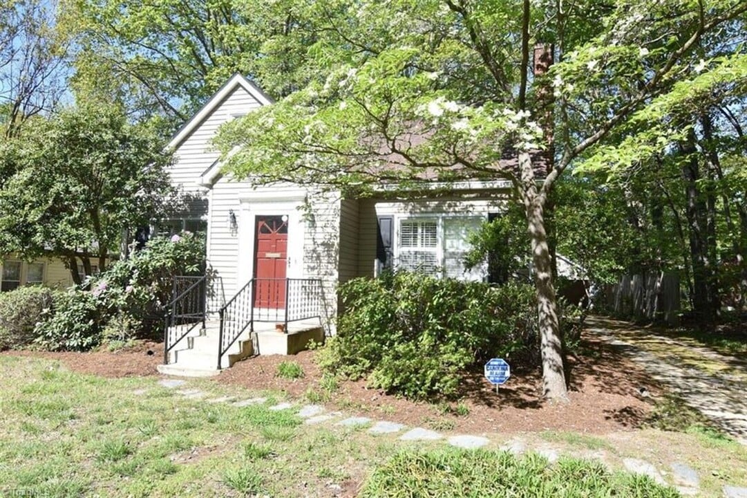 161 Rosedale Cir in Winston-Salem, NC - Building Photo