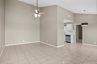 5281 Meadow Rise St in San Antonio, TX - Building Photo - Building Photo