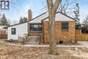 1114 Edward Ave in Windsor, ON - Building Photo