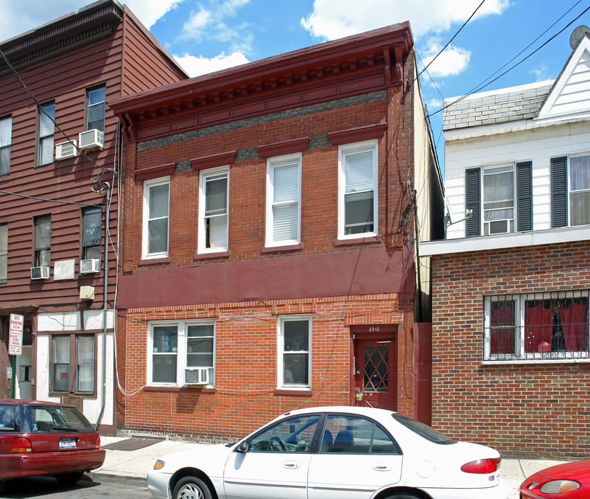 2512 Central Ave in Union City, NJ - Building Photo