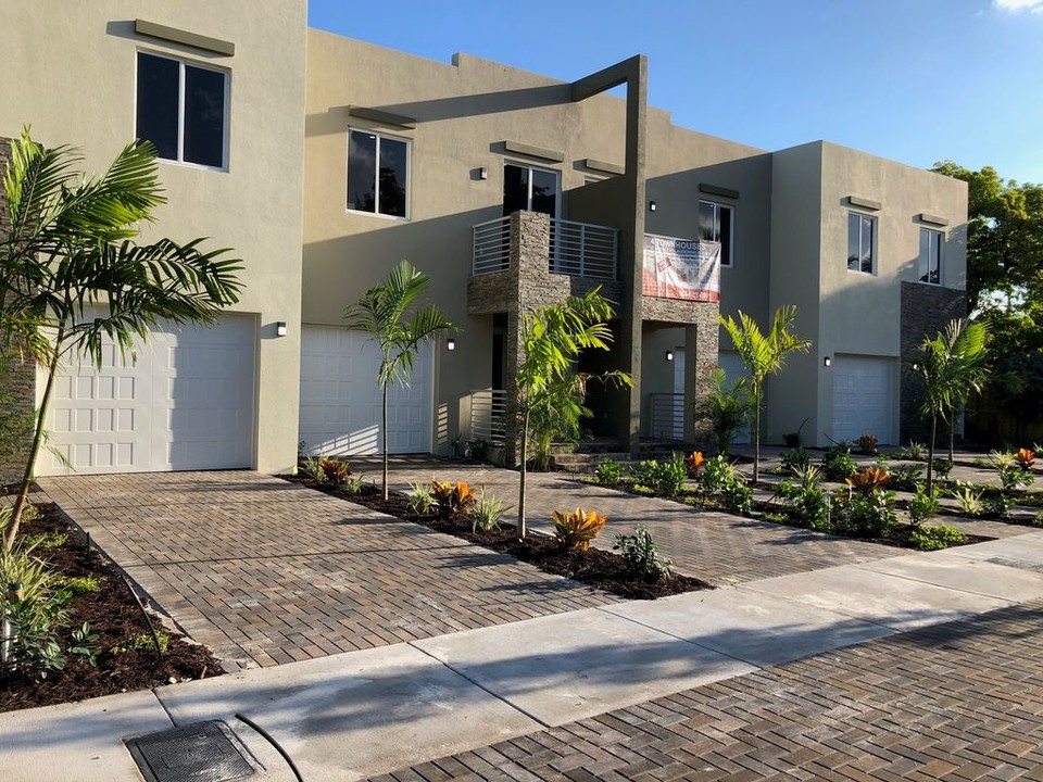 Middle River Terrace Villas in Fort Lauderdale, FL - Building Photo