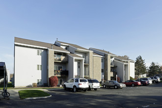 Bay Pointe Apartments in Holland, MI - Building Photo - Building Photo