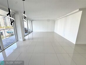 2800 E Sunrise Blvd in Fort Lauderdale, FL - Building Photo - Building Photo