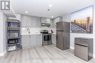 3270 Klaiman Dr in Mississauga, ON - Building Photo - Building Photo